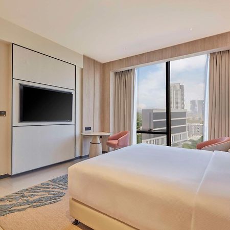 Hilton Gurugram Baani City Centre Гургаон Экстерьер фото
