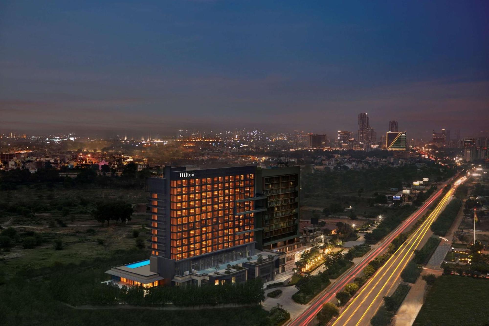 Hilton Gurugram Baani City Centre Гургаон Экстерьер фото