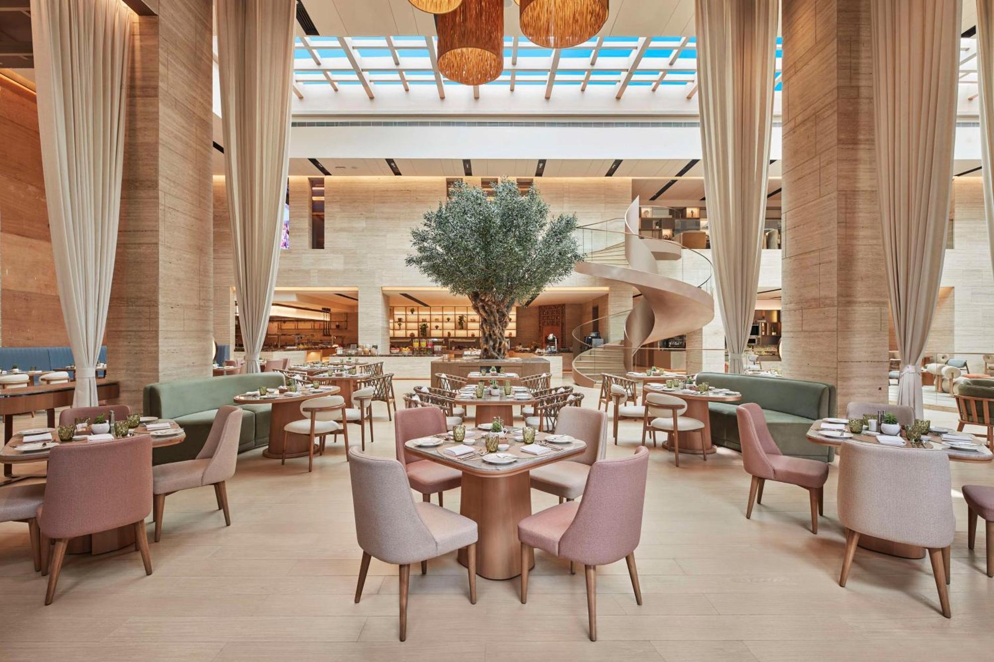 Hilton Gurugram Baani City Centre Гургаон Экстерьер фото
