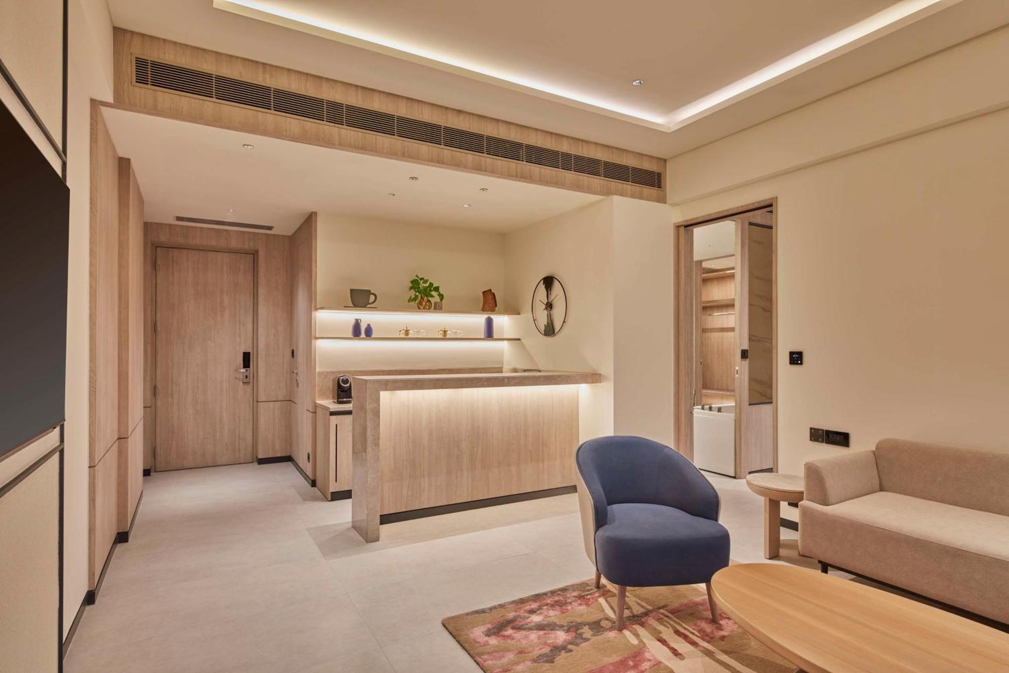 Hilton Gurugram Baani City Centre Гургаон Экстерьер фото