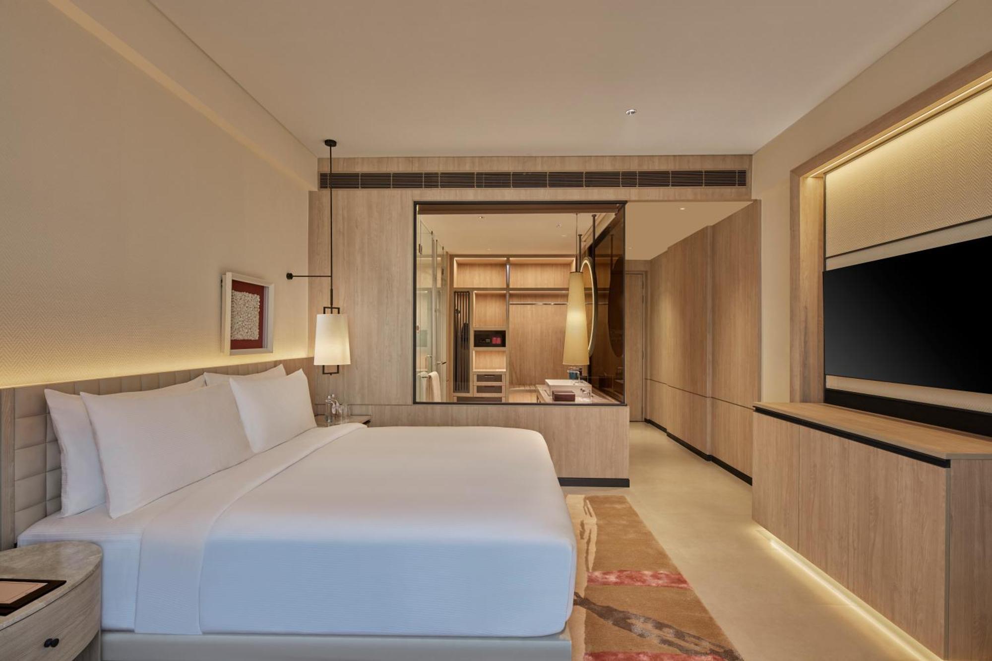 Hilton Gurugram Baani City Centre Гургаон Экстерьер фото