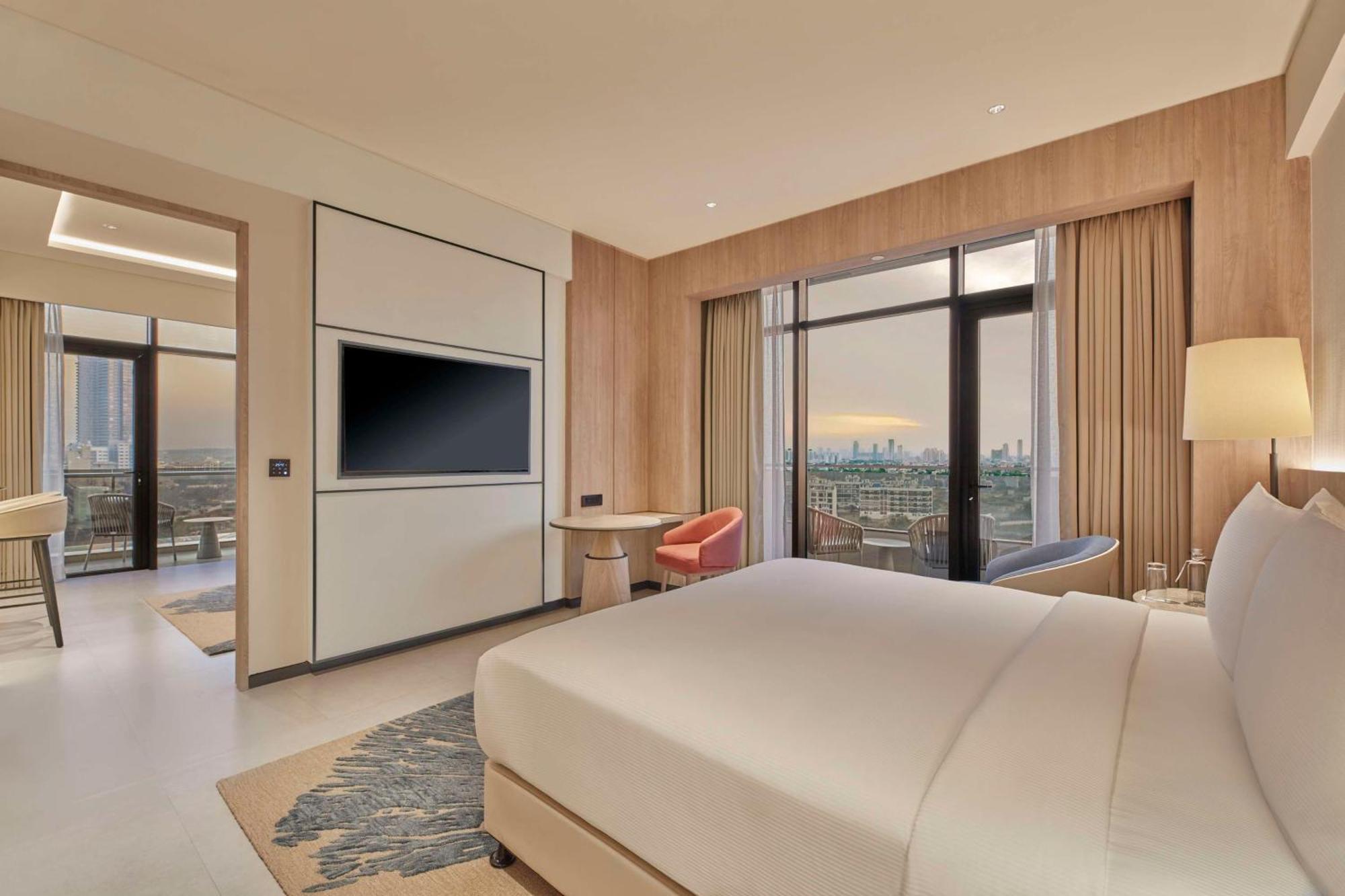 Hilton Gurugram Baani City Centre Гургаон Экстерьер фото