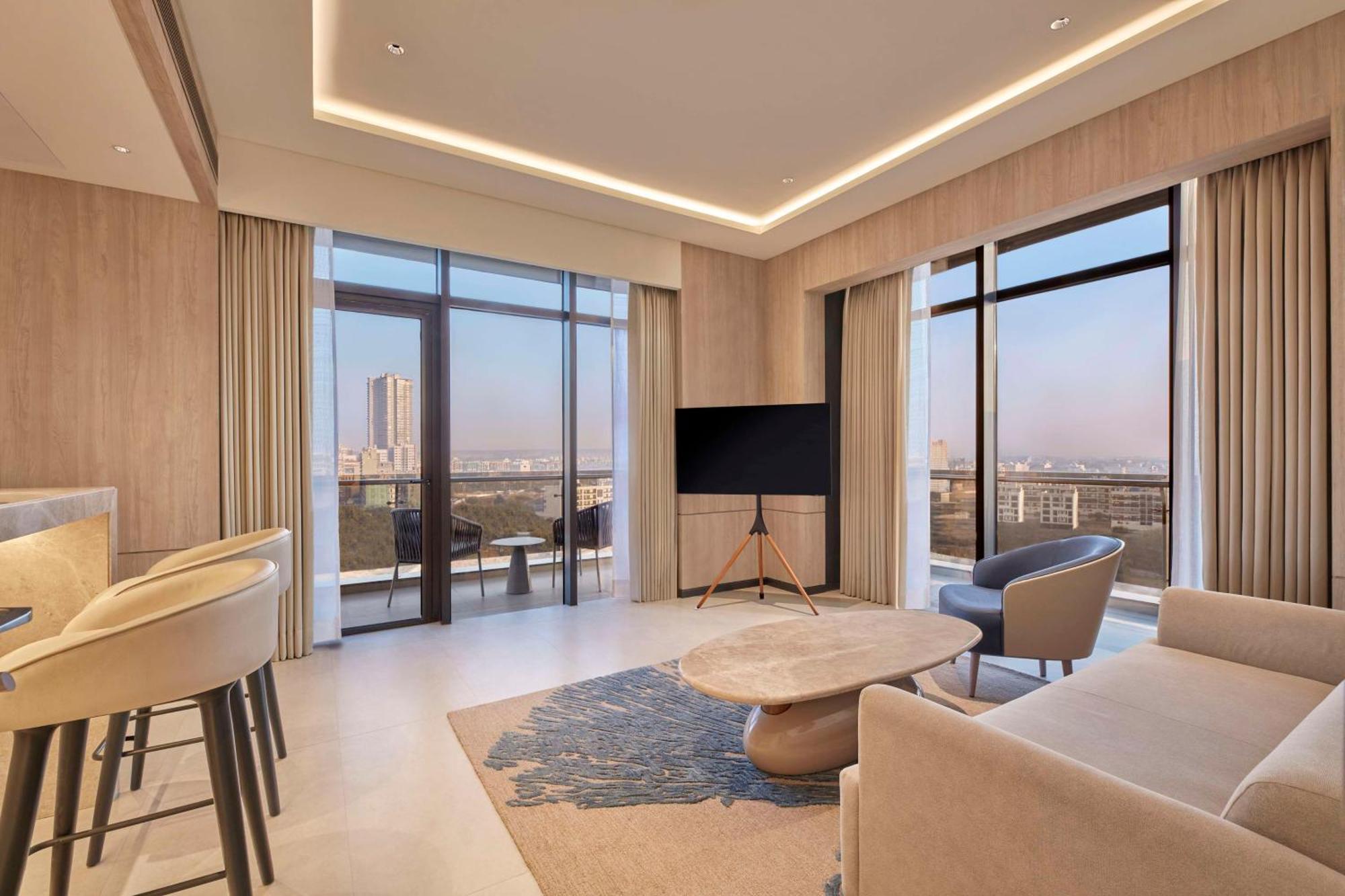Hilton Gurugram Baani City Centre Гургаон Экстерьер фото