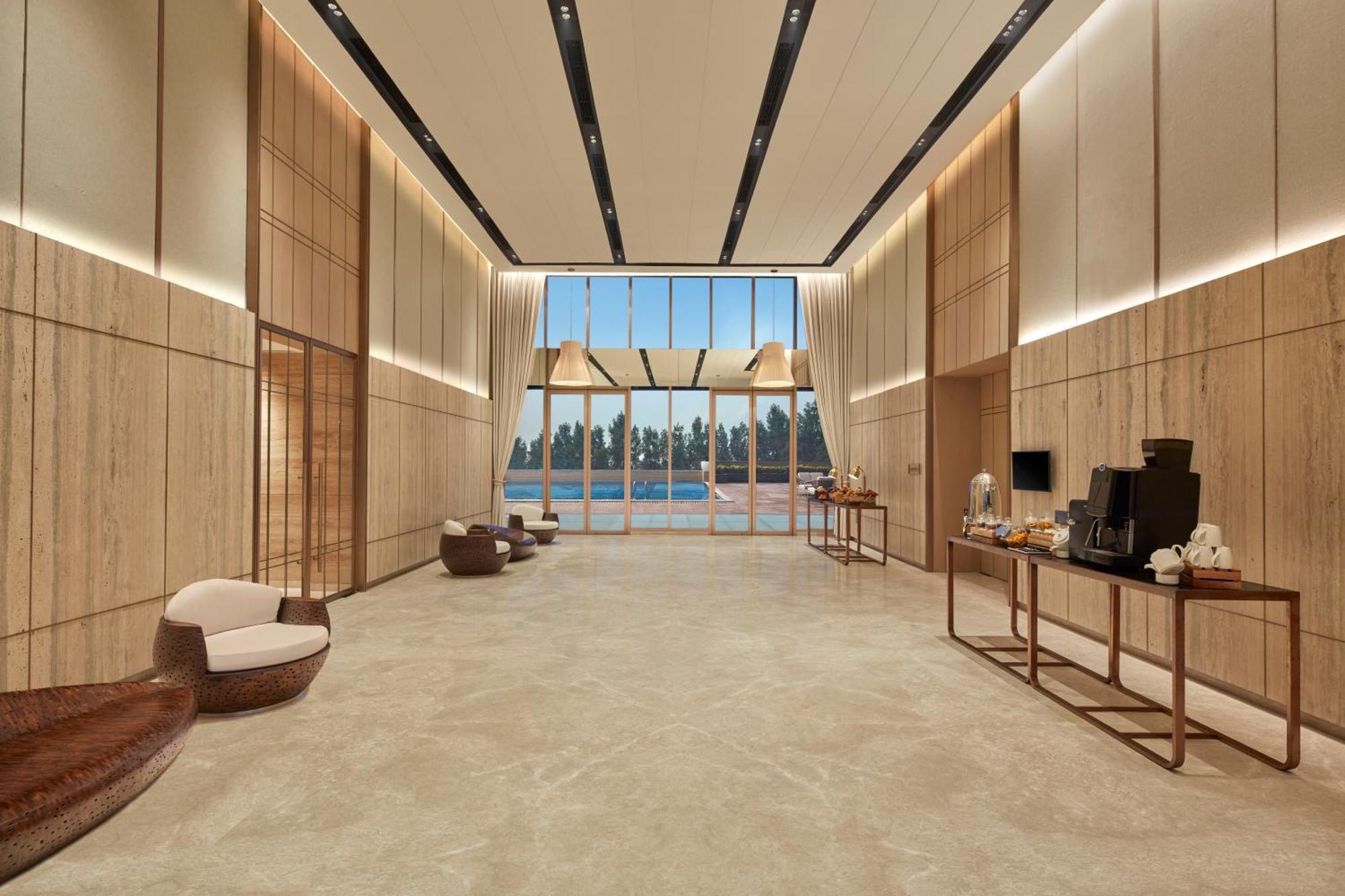 Hilton Gurugram Baani City Centre Гургаон Экстерьер фото