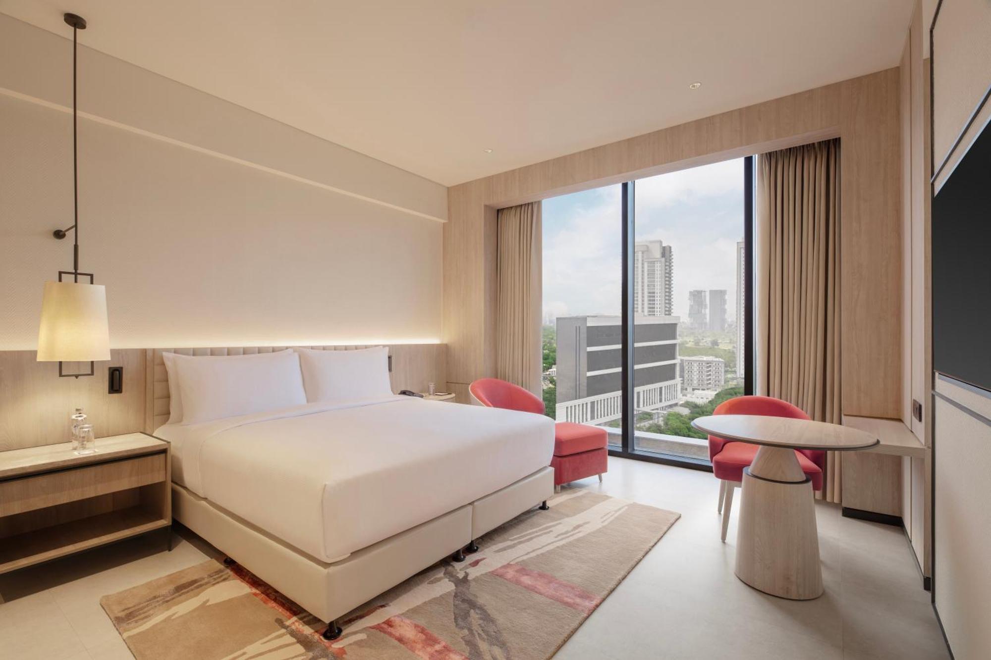 Hilton Gurugram Baani City Centre Гургаон Экстерьер фото