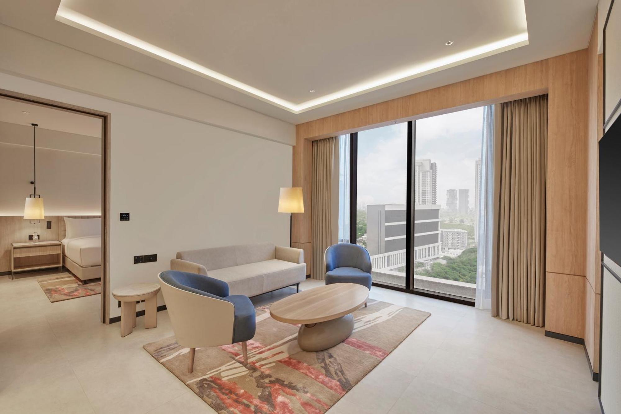 Hilton Gurugram Baani City Centre Гургаон Экстерьер фото