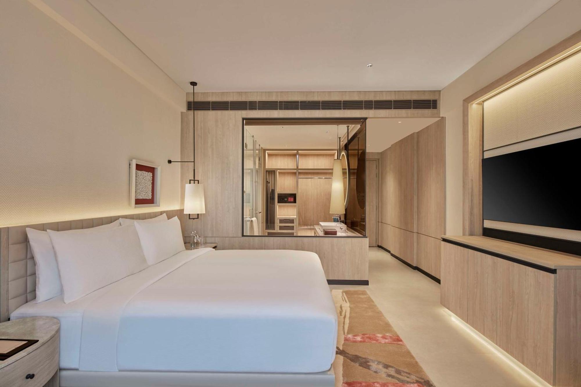 Hilton Gurugram Baani City Centre Гургаон Экстерьер фото