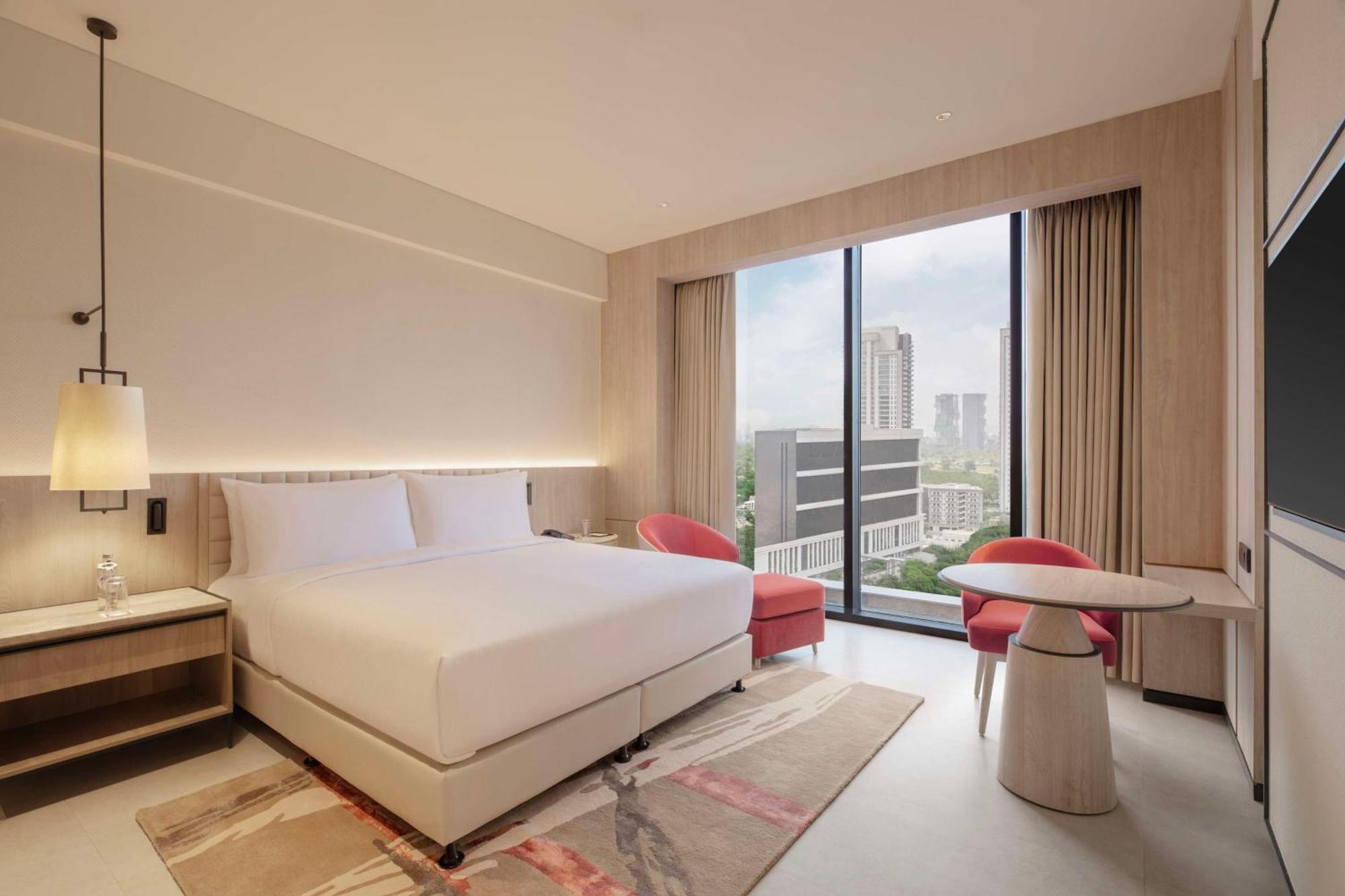 Hilton Gurugram Baani City Centre Гургаон Экстерьер фото